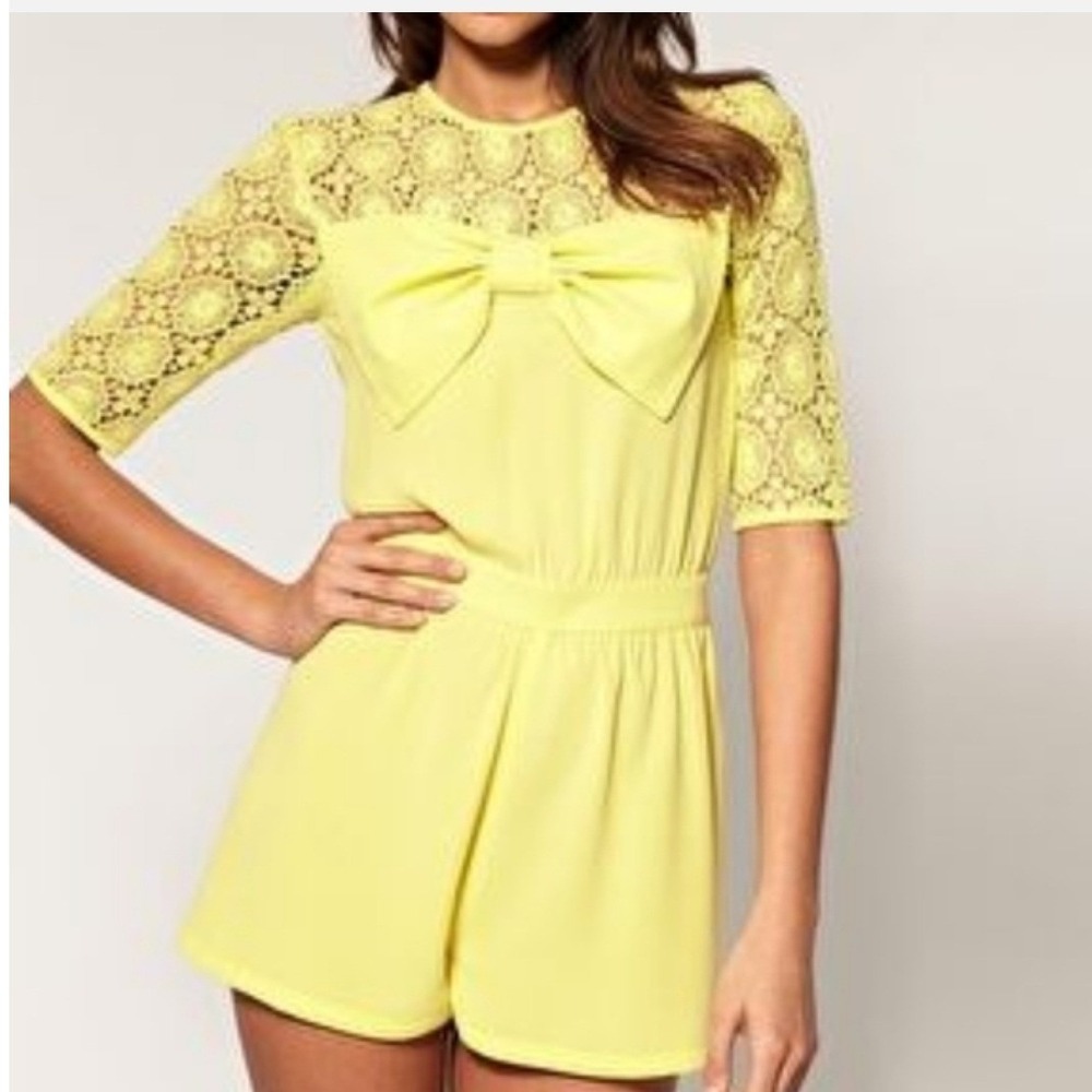 ASOS Yellow Crochet Lace Bow Front Open Back Romper Womens Size 6